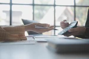 Sécuriser la protection des dirigeants avec ALAN APPRIOU COURTAGE